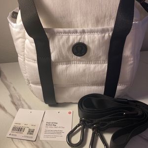 Lululemon Dash All Day bucket bag